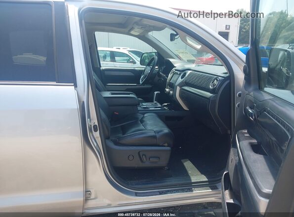 5TFAY5F1XKX839139 2019 TOYOTA TUNDRA Silver Vista interior delantera