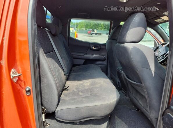 5TFCZ5AN2GX007219 2016 TOYOTA TACOMA Orange Հետևի նստատեղերի տեսք