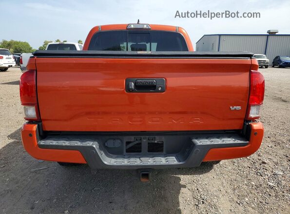 5TFCZ5AN2HX107936 2017 TOYOTA TACOMA Orange Հետևի տեսք