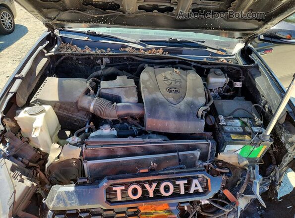 5TFCZ5AN2KX202004 2019 TOYOTA TACOMA Black Rear interior view