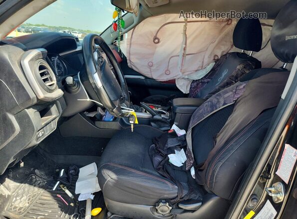 5TFCZ5AN4GX010641 2016 TOYOTA TACOMA Black Widok wnętrza z przodu