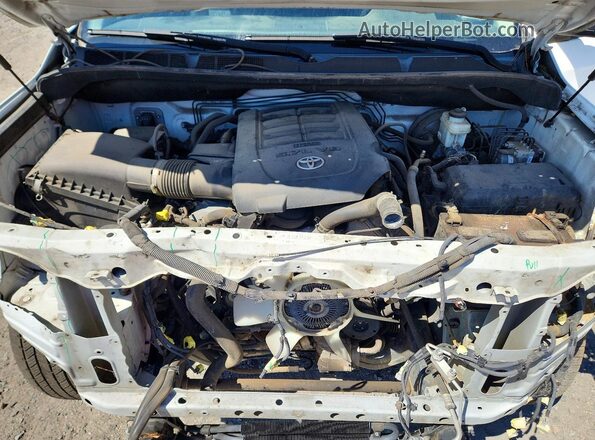 5TFDW5F15JX697574 2018 TOYOTA TUNDRA Белый Вид задней части салона