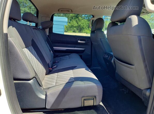 5TFDW5F15JX697574 2018 TOYOTA TUNDRA Белый Вид задних сидений