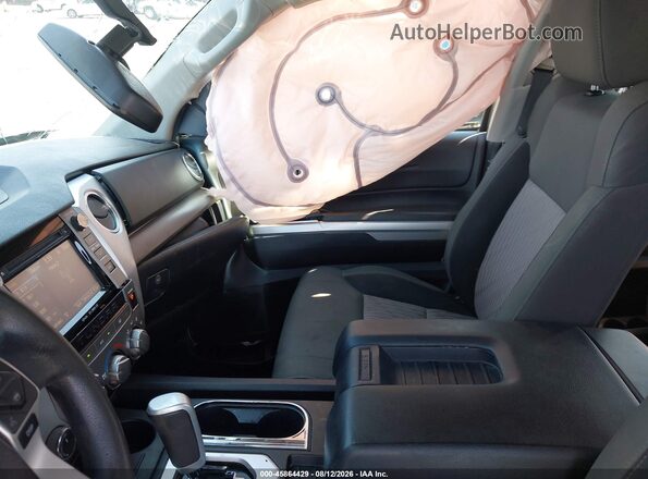 5TFDY5F10HX650134 2017 TOYOTA TUNDRA Black Widok wnętrza z przodu