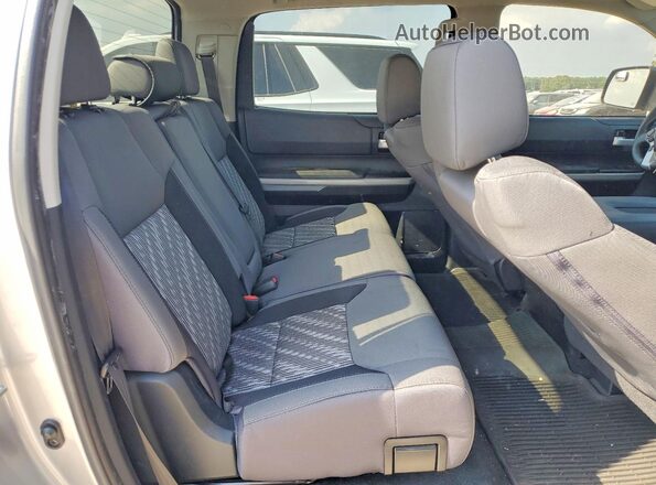5TFDY5F13MX960014 2021 TOYOTA TUNDRA Silver Widok tylnych siedzeń