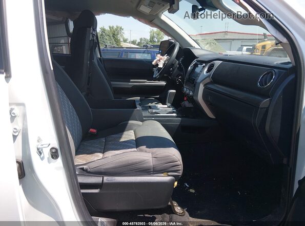 5TFDY5F18MX012675 2021 TOYOTA TUNDRA Белый Вид салона спереди