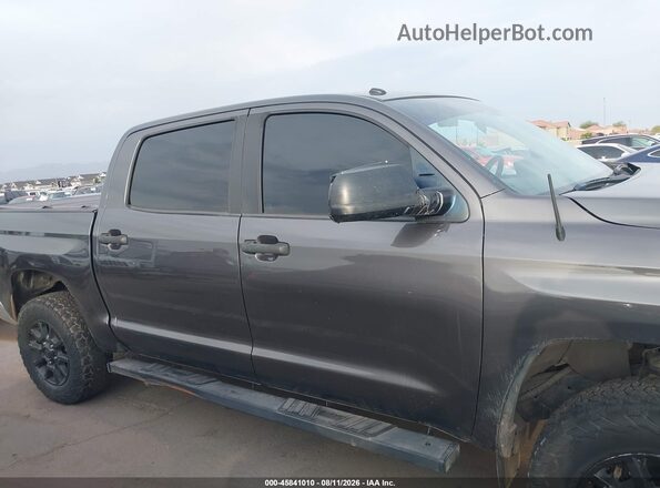 5TFDY5F19JX717190 2018 TOYOTA TUNDRA Gray Вид задньої частини салону