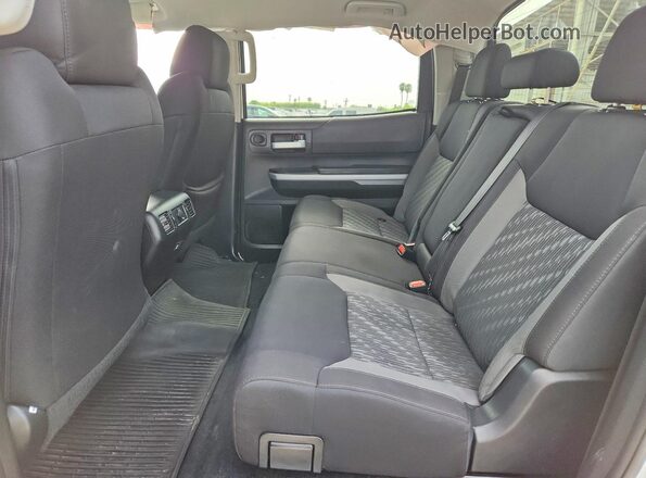 5TFEY5F10MX289633 2021 TOYOTA TUNDRA White Widok tylnych siedzeń