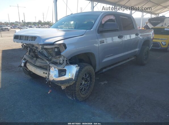 5TFEY5F12JX231261 2018 TOYOTA TUNDRA Silver Przód lewy