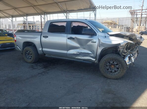 5TFEY5F12JX231261 2018 TOYOTA TUNDRA Silver Widok wnętrza z tyłu