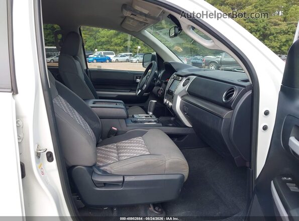 5TFEY5F15JX235594 2018 TOYOTA TUNDRA White Vista interior delantera