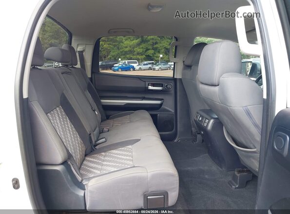 5TFEY5F15JX235594 2018 TOYOTA TUNDRA White Vista de la etiqueta del VIN