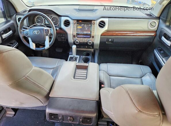 5TFFW5F1XHX223493 2017 TOYOTA TUNDRA Серебряный Вид панели приборов