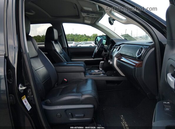 5TFHW5F14HX592651 2017 TOYOTA TUNDRA Черный Вид салона спереди