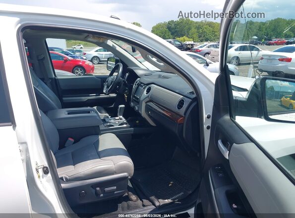 5TFHY5F13HX625245 2017 TOYOTA TUNDRA White Vista interior delantera
