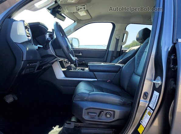 5TFJA5DB6RX210004 2024 TOYOTA TUNDRA Gray წინა სალონის ხედი