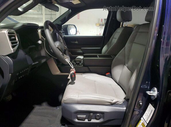 5TFLA5DB4SX254078 2025 TOYOTA TUNDRA Blue Front interior view