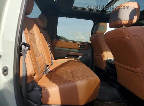 5TFMA5DB8TX393250 2026 TOYOTA TUNDRA Gray Widok tylnych siedzeń