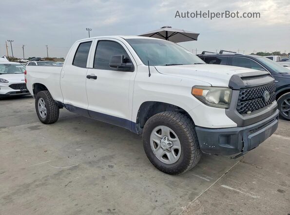 5TFRM5F14JX127156 2018 TOYOTA TUNDRA Белый Вид панели приборов