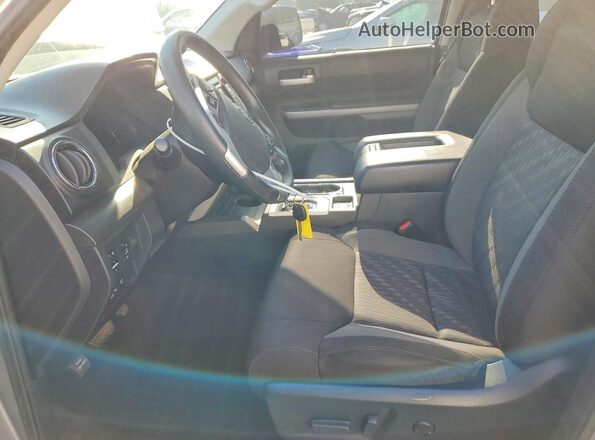 5TFRM5F15JX129773 2018 TOYOTA TUNDRA Silver Սալոնի դիմացի տեսք