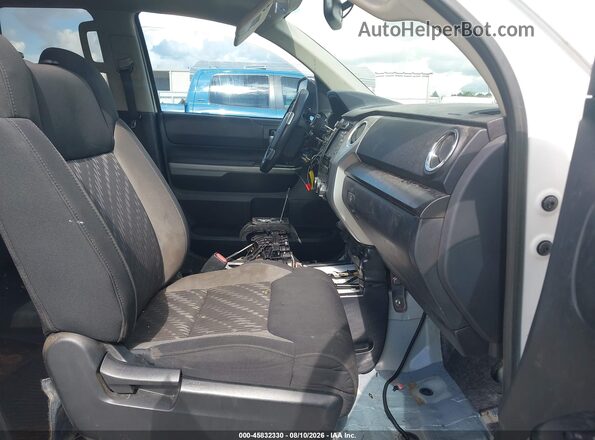 5TFRM5F16KX137558 2019 TOYOTA TUNDRA Белый Вид задней части салона