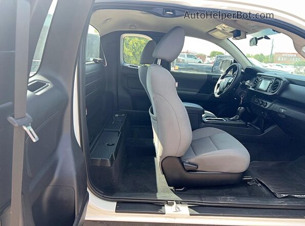 5TFRX5GN2HX098369 2017 TOYOTA TACOMA White წინა სალონის ხედი