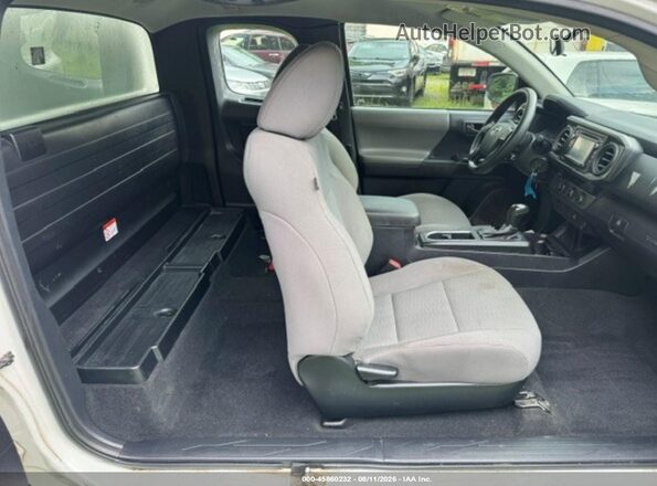 5TFRX5GN3HX087901 2017 TOYOTA TACOMA White წინა სალონის ხედი