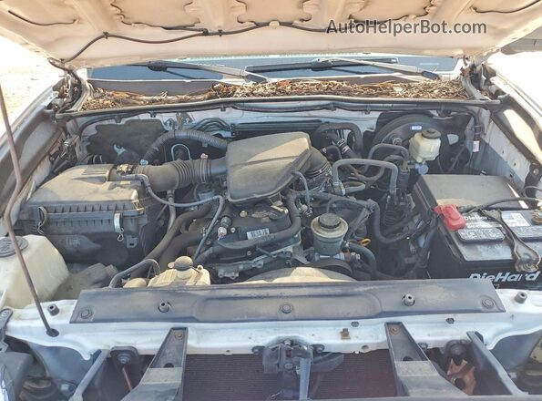 5TFRX5GN4HX084232 2017 TOYOTA TACOMA White უკანა სალონის ხედი