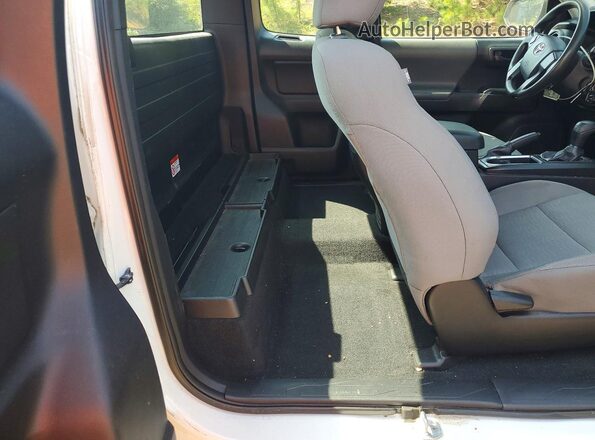 5TFRX5GN4HX084232 2017 TOYOTA TACOMA White უკანა სავარძლების ხედი