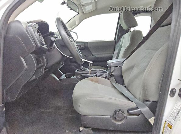 5TFRX5GN5GX069544 2016 TOYOTA TACOMA White Front interior view