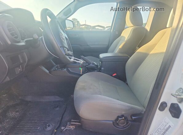 5TFRX5GN5JX128907 2018 TOYOTA TACOMA White Front interior view