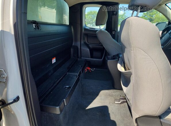 5TFRX5GNXGX064534 2016 TOYOTA TACOMA Two Tone უკანა სავარძლების ხედი
