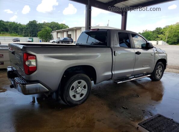 5TFRY5F18JX242136 2018 TOYOTA TUNDRA Серебряный Задняя правая четверть