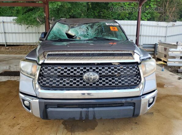 5TFRY5F18JX242136 2018 TOYOTA TUNDRA Серебряный Вид спереди