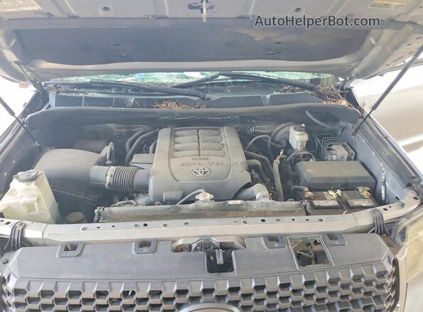5TFRY5F18JX242136 2018 TOYOTA TUNDRA Серебряный Вид задней части салона