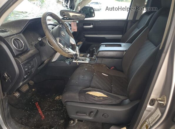 5TFRY5F18JX242136 2018 TOYOTA TUNDRA Серебряный 