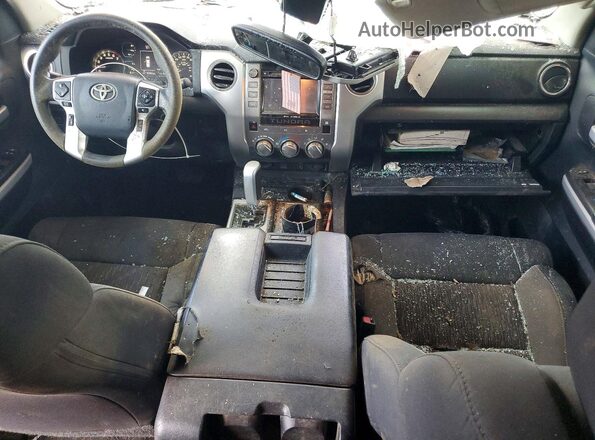 5TFRY5F18JX242136 2018 TOYOTA TUNDRA Серебряный Вид панели приборов