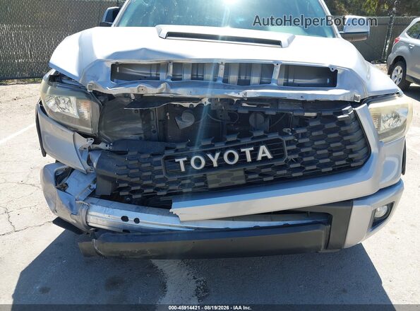 5TFRY5F18KX248438 2019 TOYOTA TUNDRA Серебряный Вид спереди