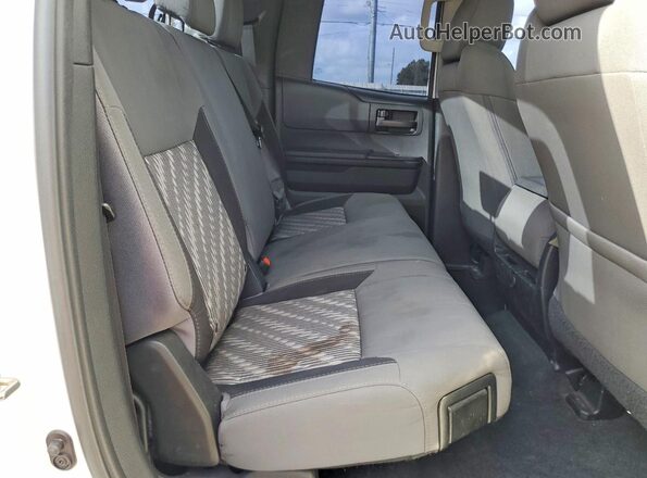 5TFRY5F19JX236197 2018 TOYOTA TUNDRA White Widok tylnych siedzeń