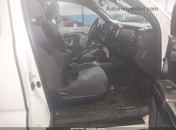 5TFSZ5AN4JX139384 2018 TOYOTA TACOMA White წინა სალონის ხედი