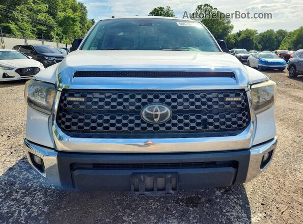 5TFUM5F11JX079352 2018 TOYOTA TUNDRA Белый Вид спереди