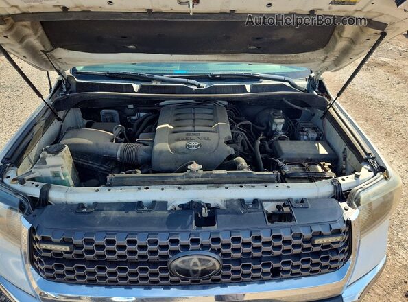 5TFUM5F11JX079352 2018 TOYOTA TUNDRA Белый Вид задней части салона