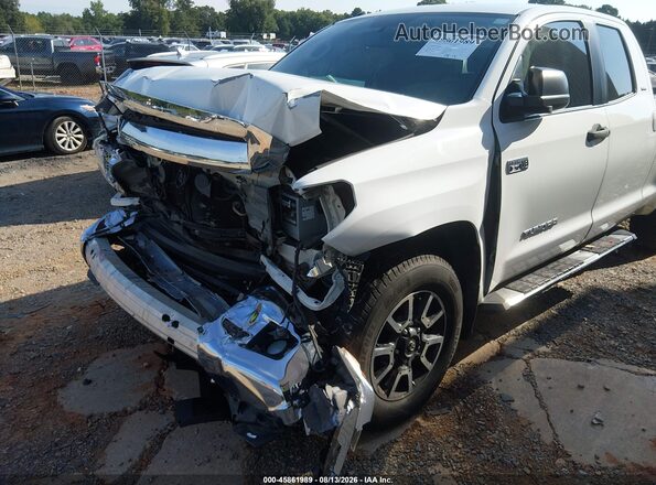5TFUW5F18HX586382 2017 TOYOTA TUNDRA Белый Вид спереди
