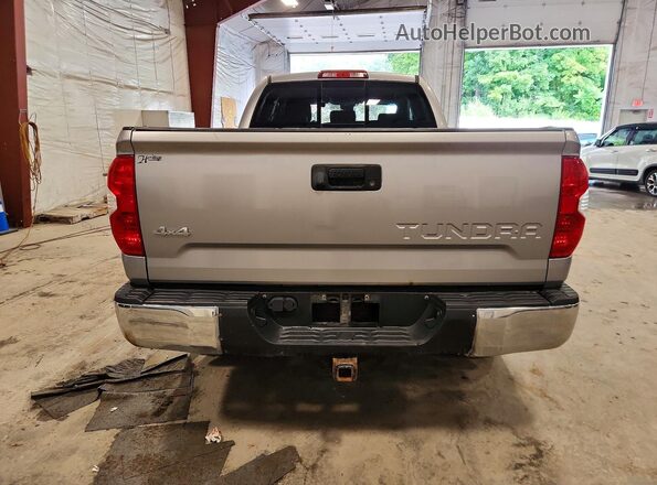 5TFUY5F14JX760352 2018 TOYOTA TUNDRA Silver უკანა ხედი