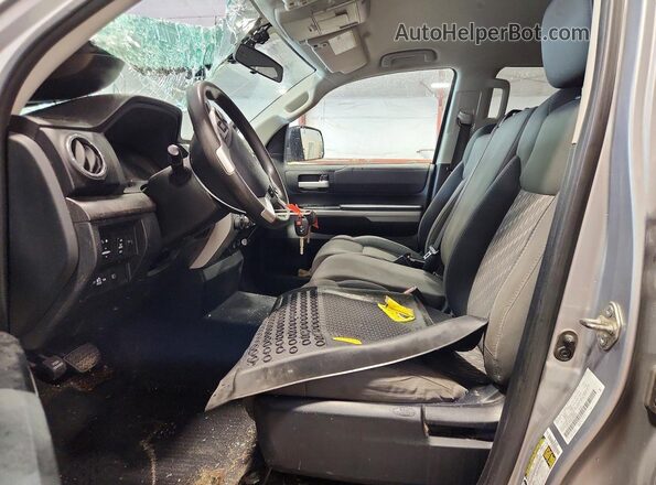 5TFUY5F14JX760352 2018 TOYOTA TUNDRA Silver წინა სალონის ხედი