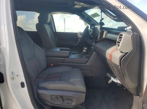 5TFVC5DB9TX129503 2026 TOYOTA TUNDRA White Вид салону спереду