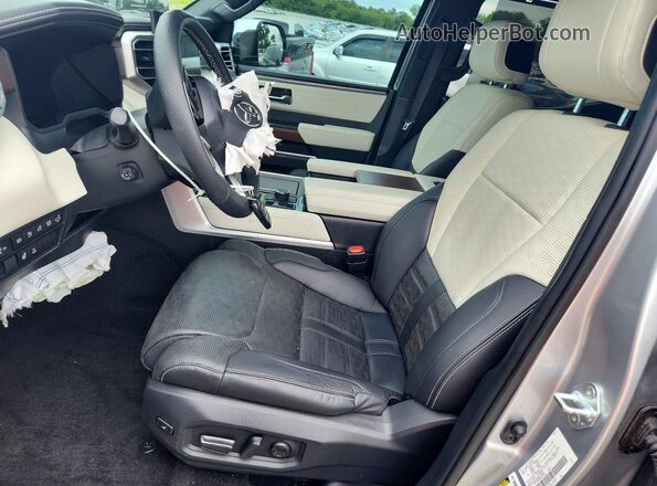 5TFVC5DBXRX077095 2024 TOYOTA TUNDRA Silver Вид салону спереду