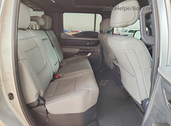 5TFWA5DBXTX361182 2026 TOYOTA TUNDRA Silver Widok tylnych siedzeń