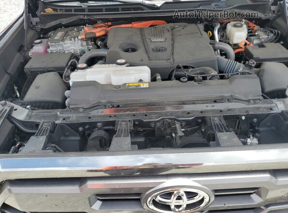 5TFWC5DB1SX105909 2025 TOYOTA TUNDRA Black Вид задньої частини салону