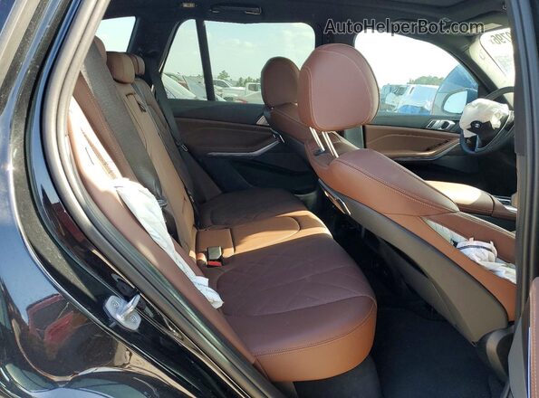 5UX13EU02S9W72707 2025 BMW X5 Black Widok wnętrza z tyłu